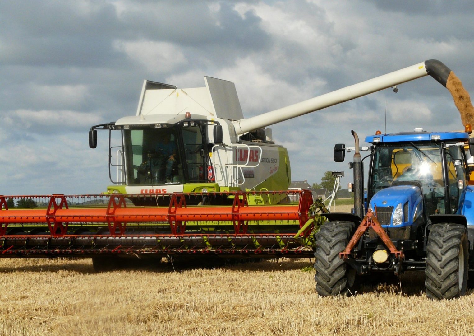 Tracteur et batteuse